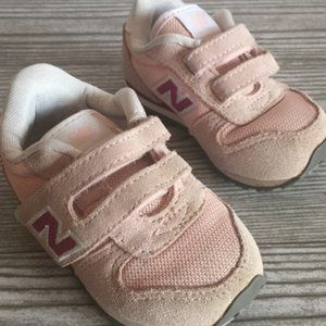 EUC New Balance Toddler girl sz6
